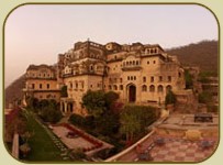 Deluxe Heritage Hotel Neemrana Fort Palace Rajasthan